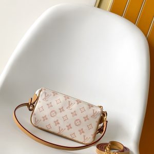 Alternative view of p500•Monogram Origine Lin pattern•Coated canvas•Cowhide leather trim•Fabric lining•Metal hardware•Zipper closure•Removable address tag•Shoulder strap: Removable, non-adjustable•Strap length: 25.0 cm